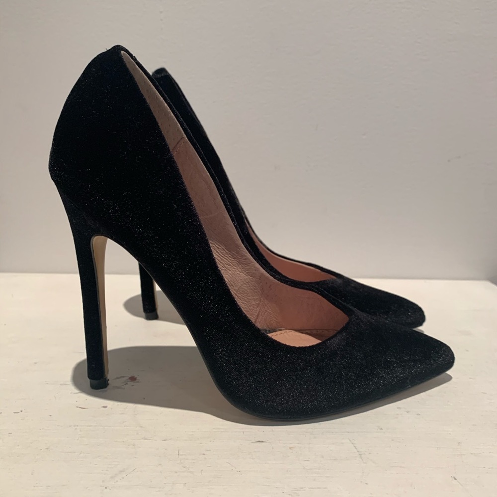 STEVE MADDEN Black velvet heels